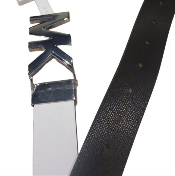 NEW! MICHAEL KORS Reversible Black & White Vegan Leather Belt Small. - Picture 1 of 5